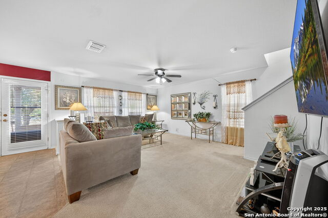 Listing photo id 5 for 8034 Shumard Oak