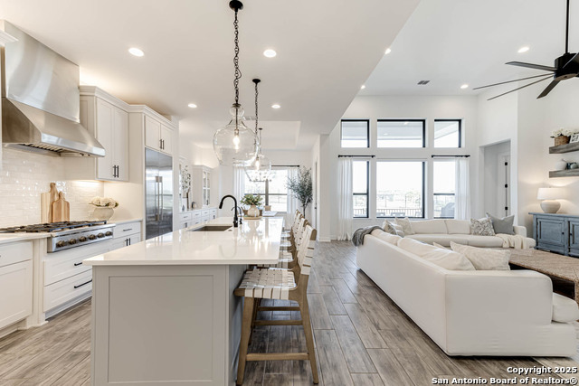 Listing photo id 9 for 23414 Grande Vista