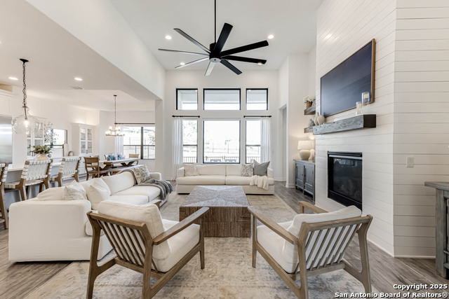 Listing photo id 1 for 23414 Grande Vista