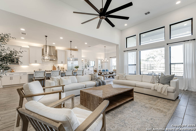 Listing photo id 2 for 23414 Grande Vista