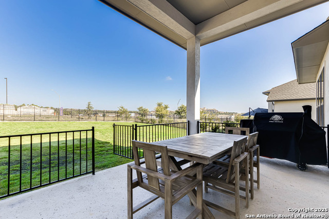 Listing photo id 39 for 23414 Grande Vista