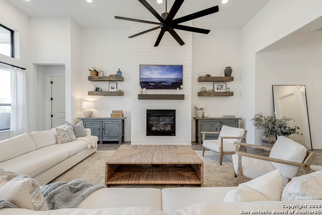 Listing photo id 4 for 23414 Grande Vista