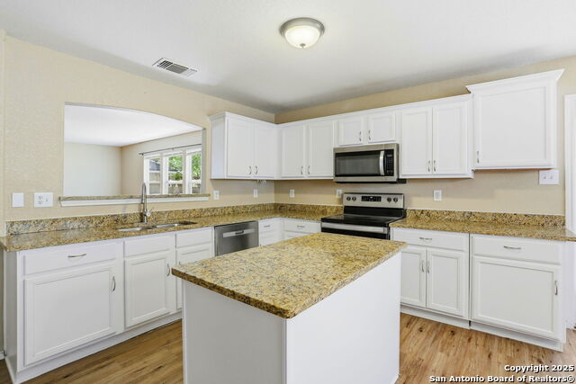 Listing photo id 10 for 2219 Red Rock Crossing