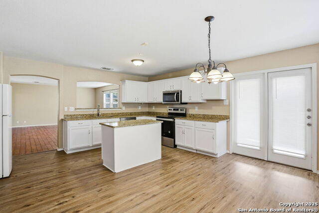 Listing photo id 11 for 2219 Red Rock Crossing