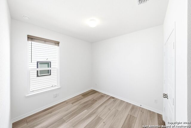 Image 23 of 29 For 118 Mission Lake