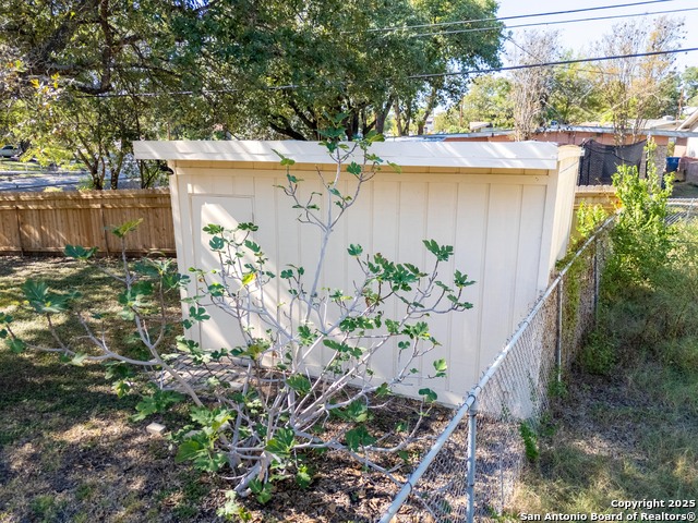 Image 35 of 39 For 247 Montfort