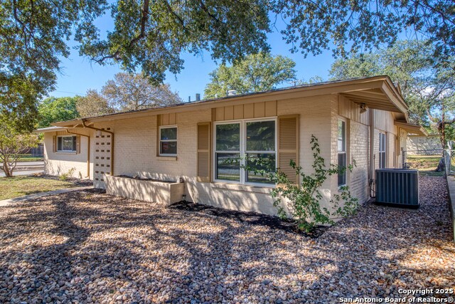 Image 4 of 39 For 247 Montfort