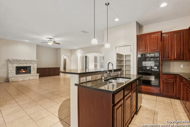 Image 16 of 52 For 2634 Amber View