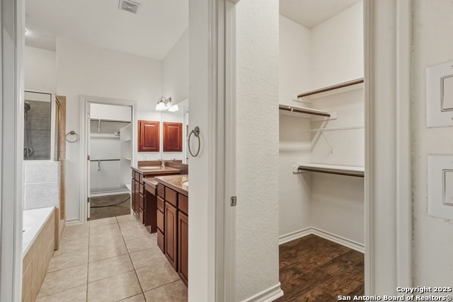 Image 23 of 52 For 2634 Amber View