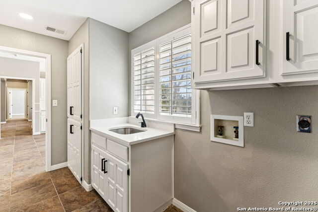 Listing photo id 8 for 822 Misty Water