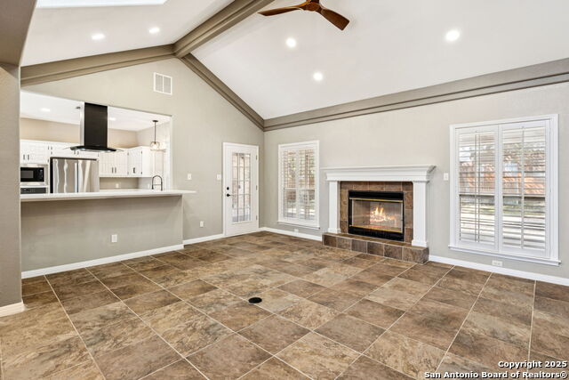 Listing photo id 9 for 822 Misty Water