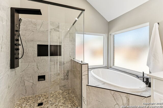 Listing photo id 14 for 822 Misty Water