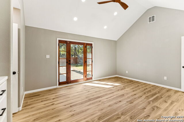 Listing photo id 16 for 822 Misty Water