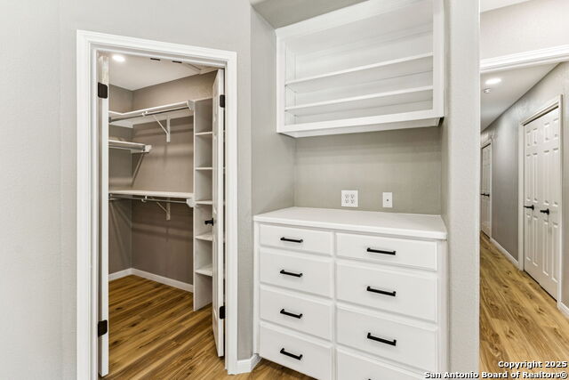 Listing photo id 17 for 822 Misty Water