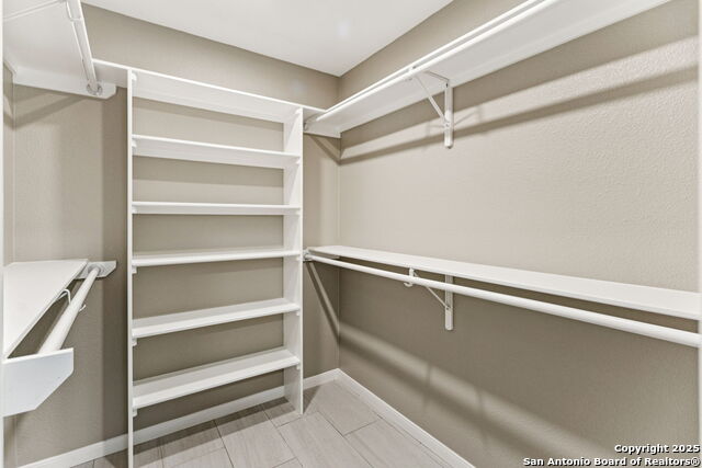 Listing photo id 18 for 822 Misty Water