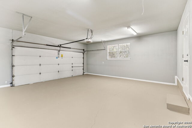 Listing photo id 19 for 822 Misty Water