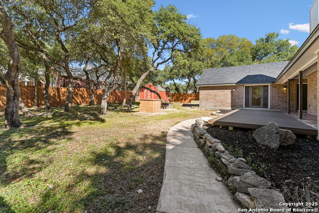 Listing photo id 21 for 822 Misty Water