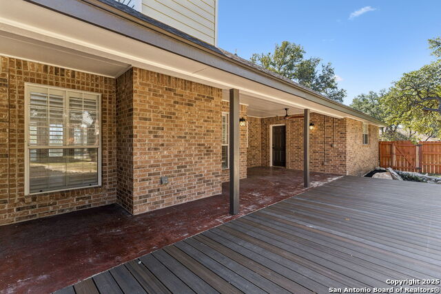 Listing photo id 23 for 822 Misty Water