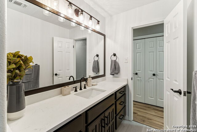 Listing photo id 28 for 822 Misty Water