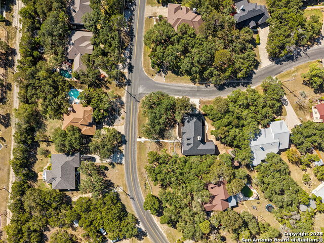 Listing photo id 30 for 822 Misty Water