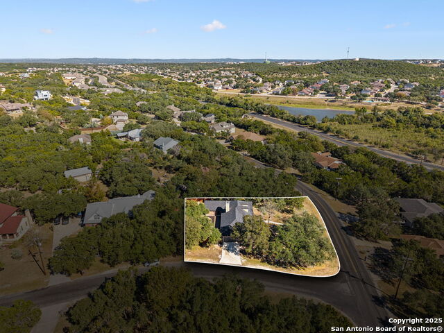 Listing photo id 31 for 822 Misty Water