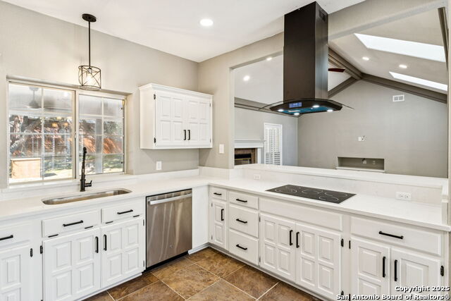 Listing photo id 5 for 822 Misty Water