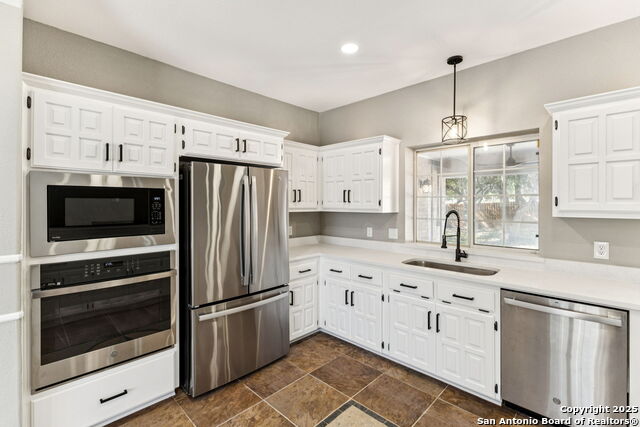 Listing photo id 6 for 822 Misty Water