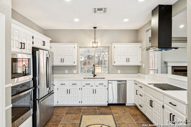 Listing photo id 7 for 822 Misty Water