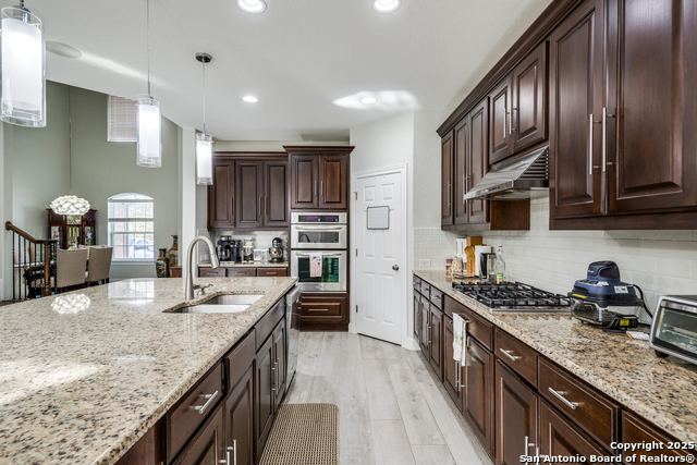 Listing photo id 13 for 3018 Hanfro  