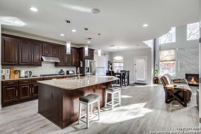 Listing photo id 0 for 3018 Hanfro  