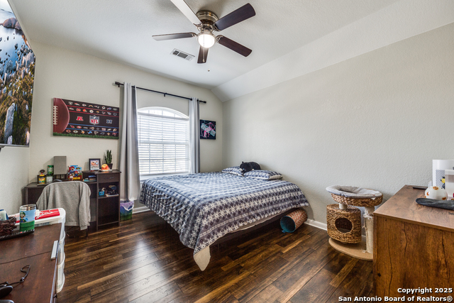 Listing photo id 21 for 3018 Hanfro  