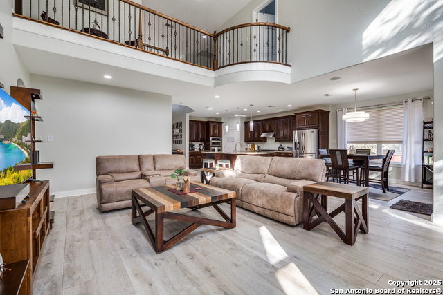 Listing photo id 2 for 3018 Hanfro  