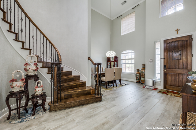 Listing photo id 3 for 3018 Hanfro  