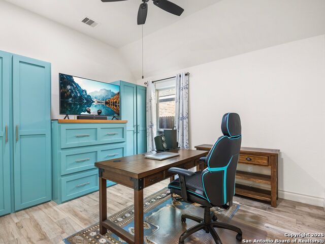 Image 29 of 37 For 9700 Innes Pl