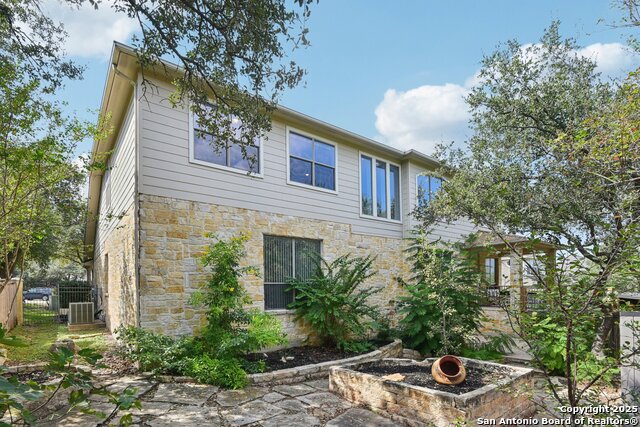 Image 36 of 42 For 522 Heather Ridge