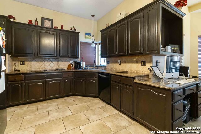 Image 13 of 17 For 1218 Summit