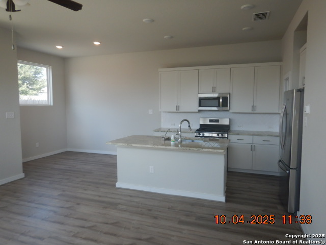 Image 4 of 19 For 14807 Maverick Avenue