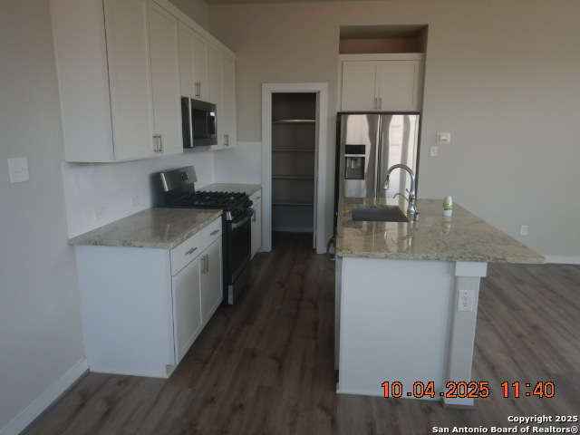 Image 5 of 19 For 14807 Maverick Avenue