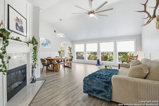 Image 4 of 27 For 1596 Osage  