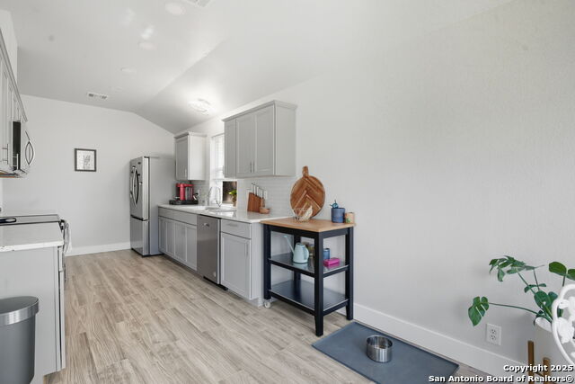 Image 8 of 27 For 1596 Osage  