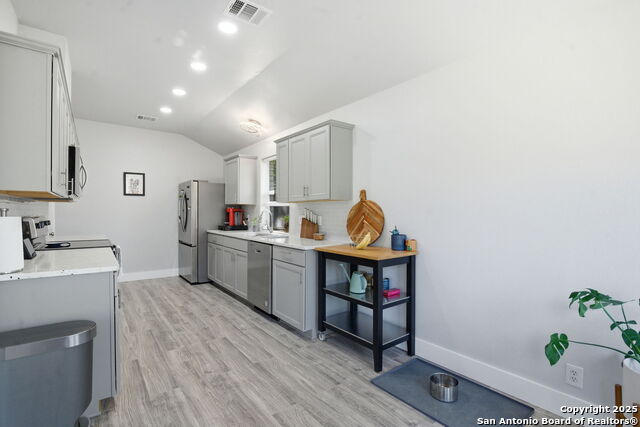 Image 9 of 27 For 1596 Osage  