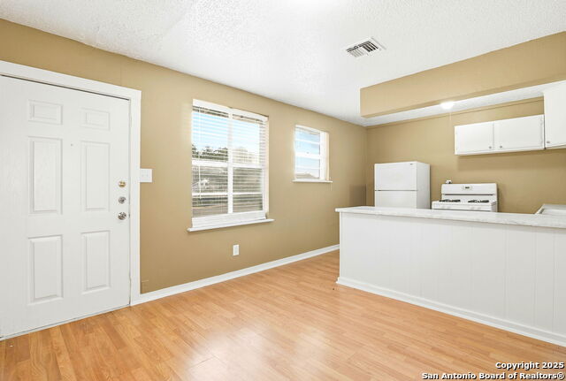 Listing photo id 9 for 1827 Highland