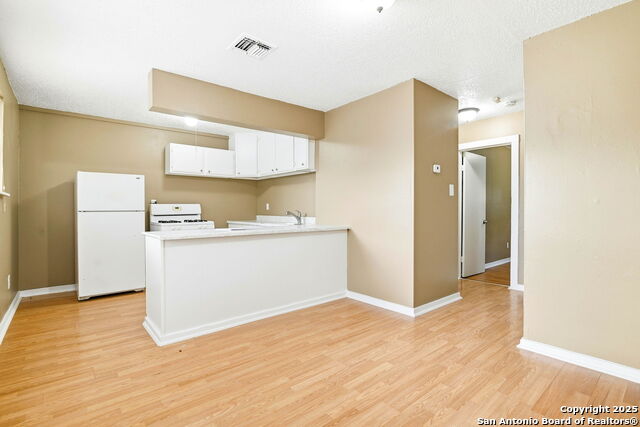 Listing photo id 10 for 1827 Highland