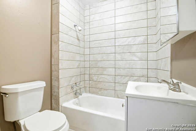 Listing photo id 14 for 1827 Highland