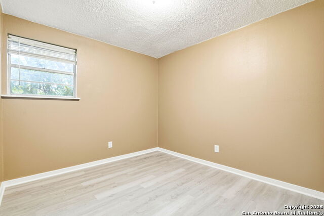 Listing photo id 4 for 1827 Highland