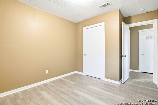 Listing photo id 5 for 1827 Highland