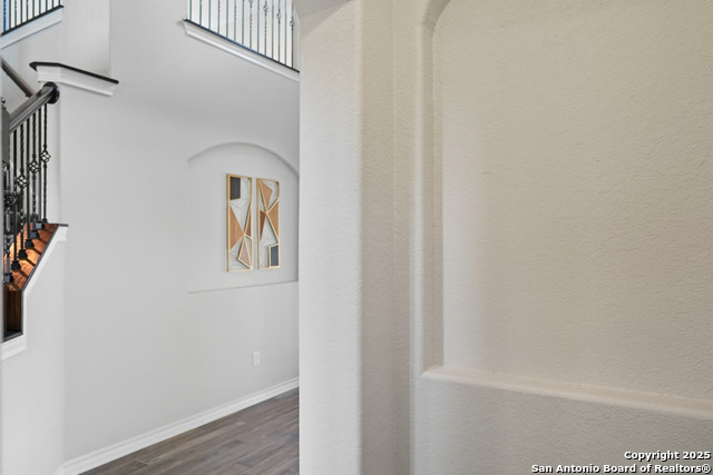 Listing photo id 10 for 5014 Thymus  