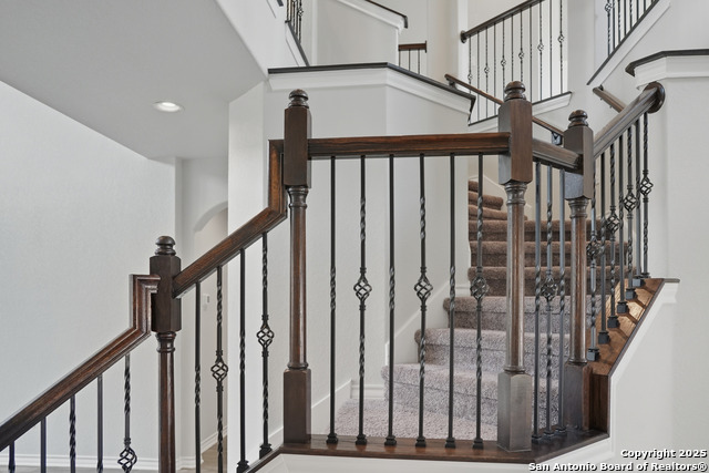 Listing photo id 12 for 5014 Thymus  