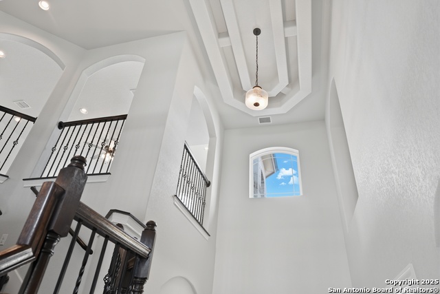 Listing photo id 13 for 5014 Thymus  