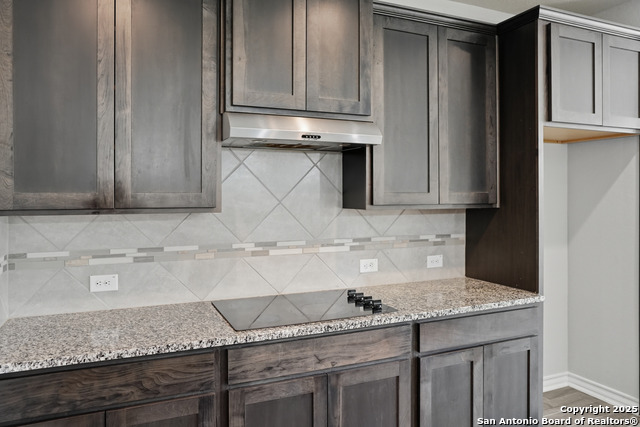 Listing photo id 17 for 5014 Thymus  